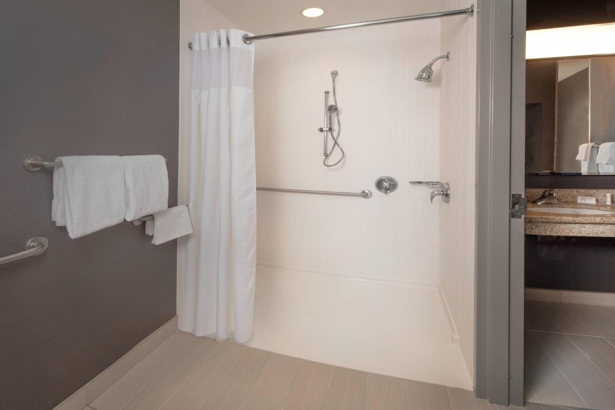 Courtyard By Marriott Frederick Exterior foto